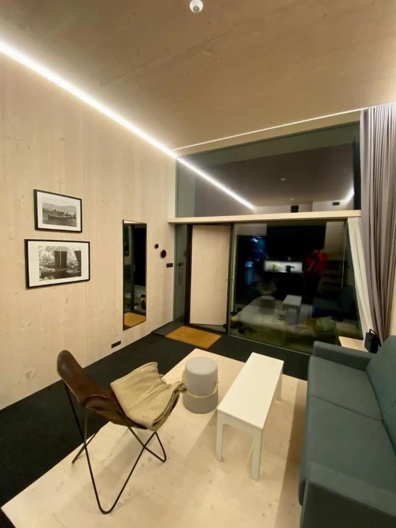 Oceanview Mini-House - Stunning Views Apartment Ramberg Bagian luar foto