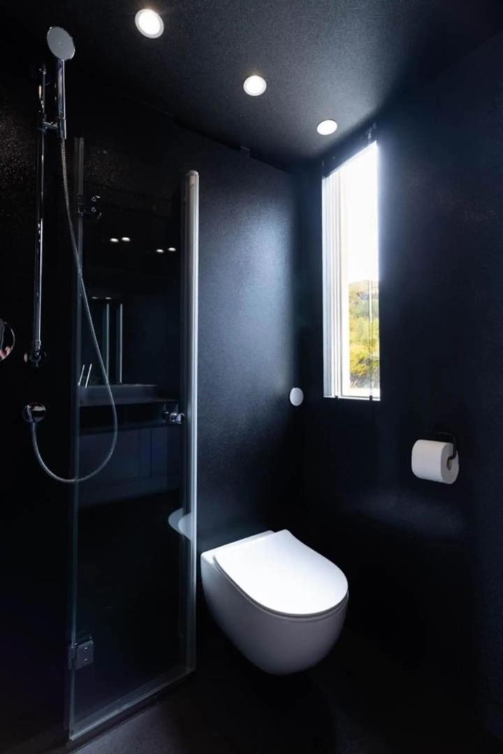 Oceanview Mini-House - Stunning Views Apartment Ramberg Bagian luar foto