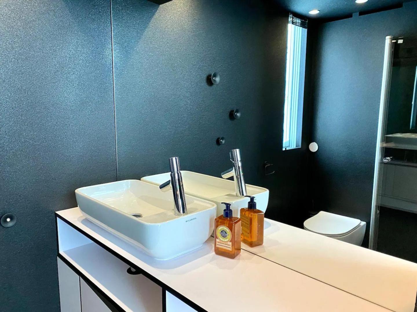 Oceanview Mini-House - Stunning Views Apartment Ramberg Bagian luar foto