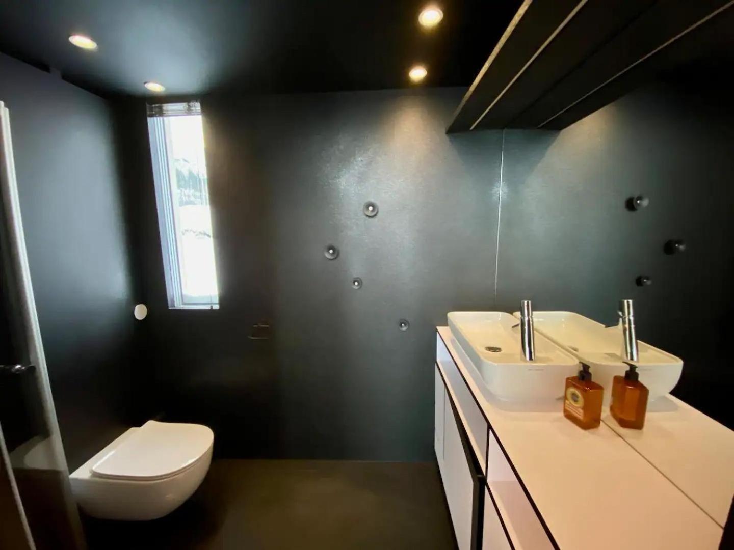 Oceanview Mini-House - Stunning Views Apartment Ramberg Bagian luar foto
