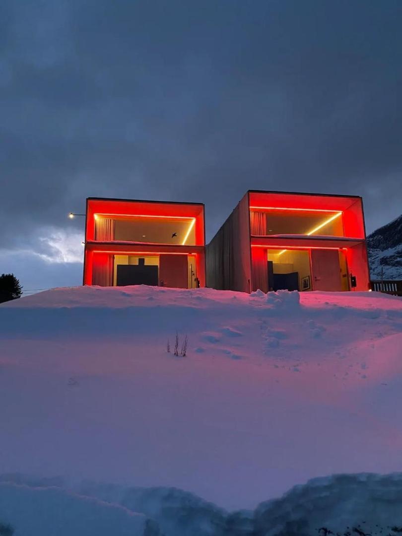 Oceanview Mini-House - Stunning Views Apartment Ramberg Bagian luar foto