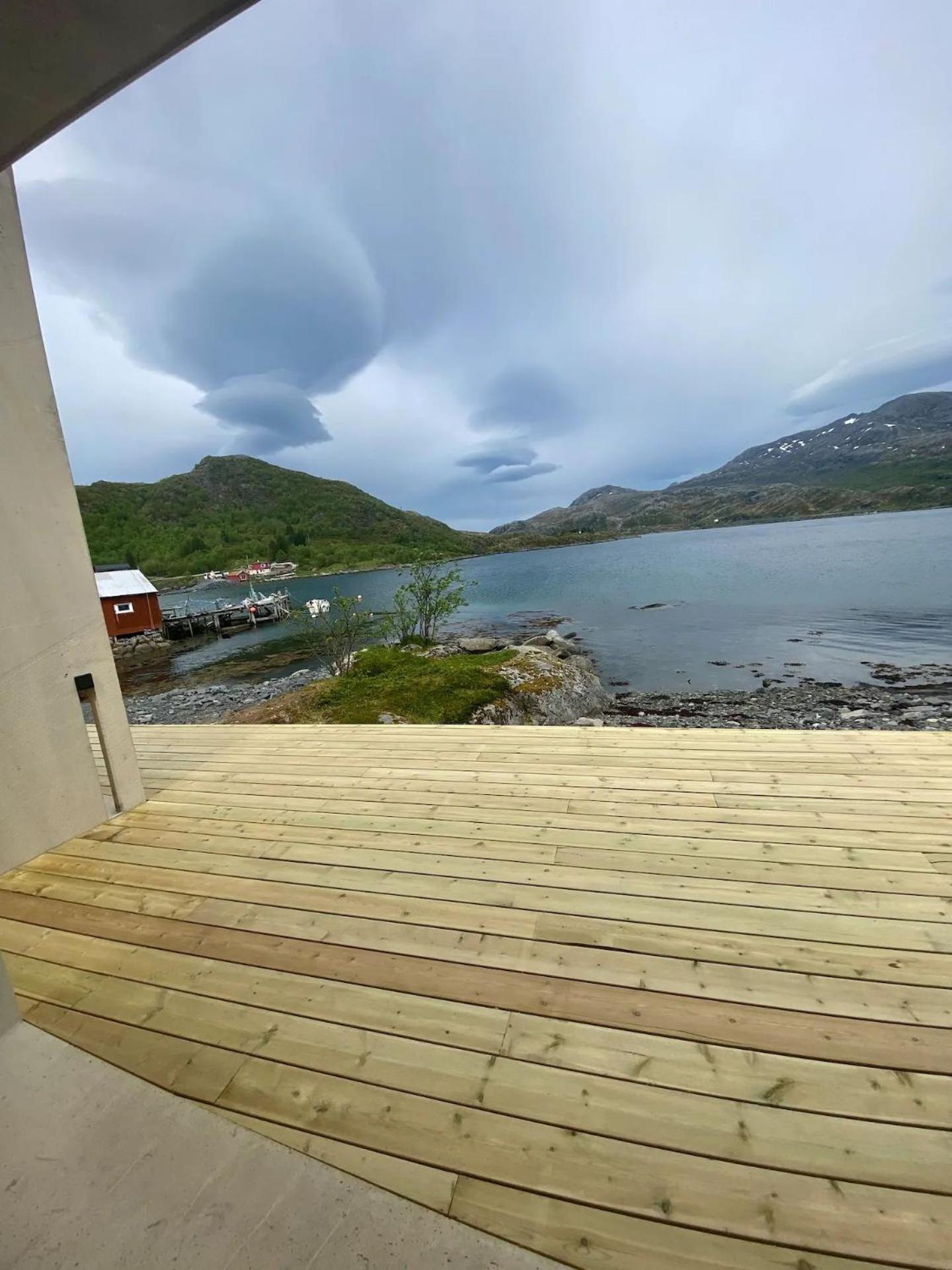 Oceanview Mini-House - Stunning Views Apartment Ramberg Bagian luar foto