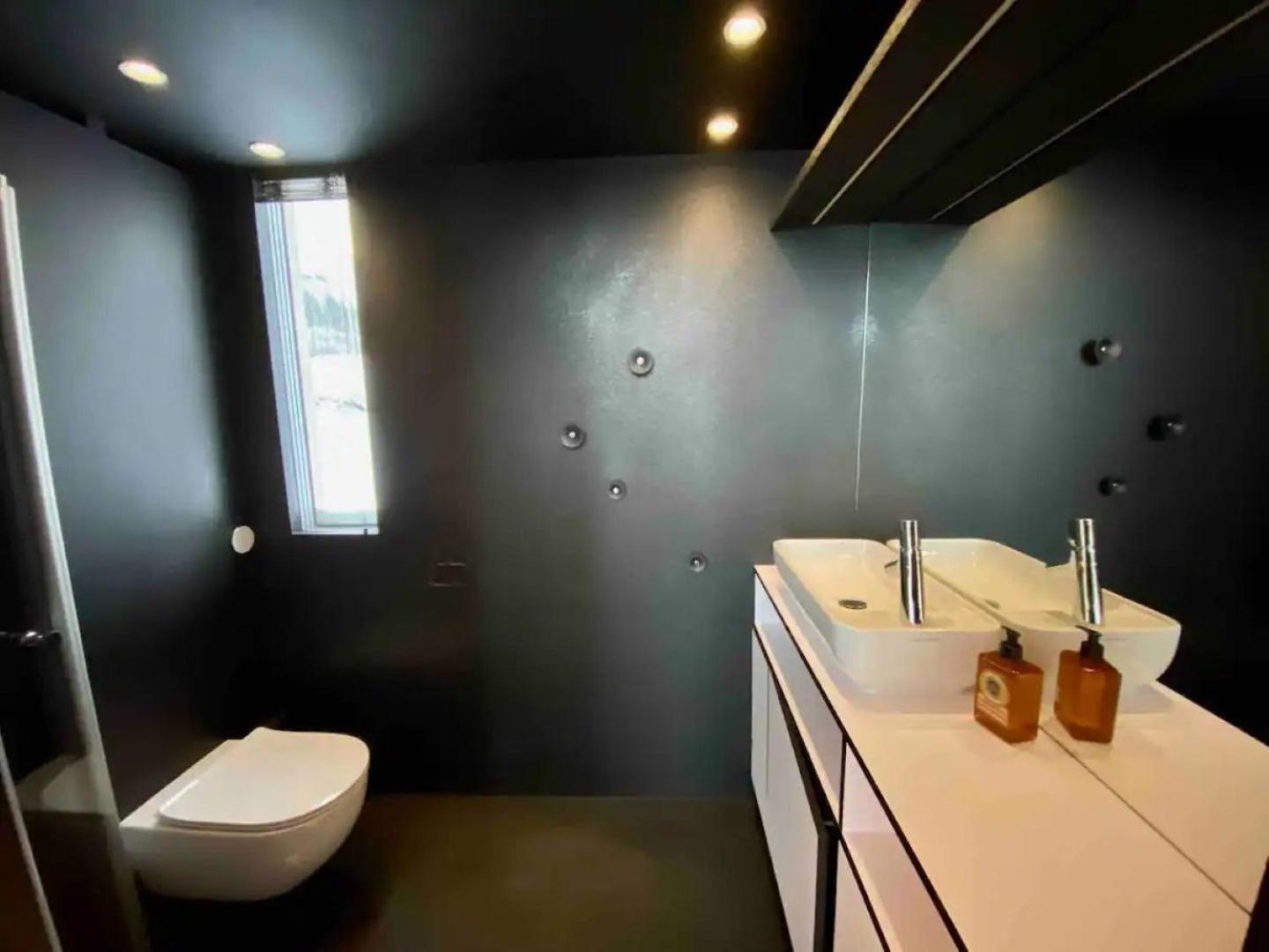 Oceanview Mini-House - Stunning Views Apartment Ramberg Bagian luar foto