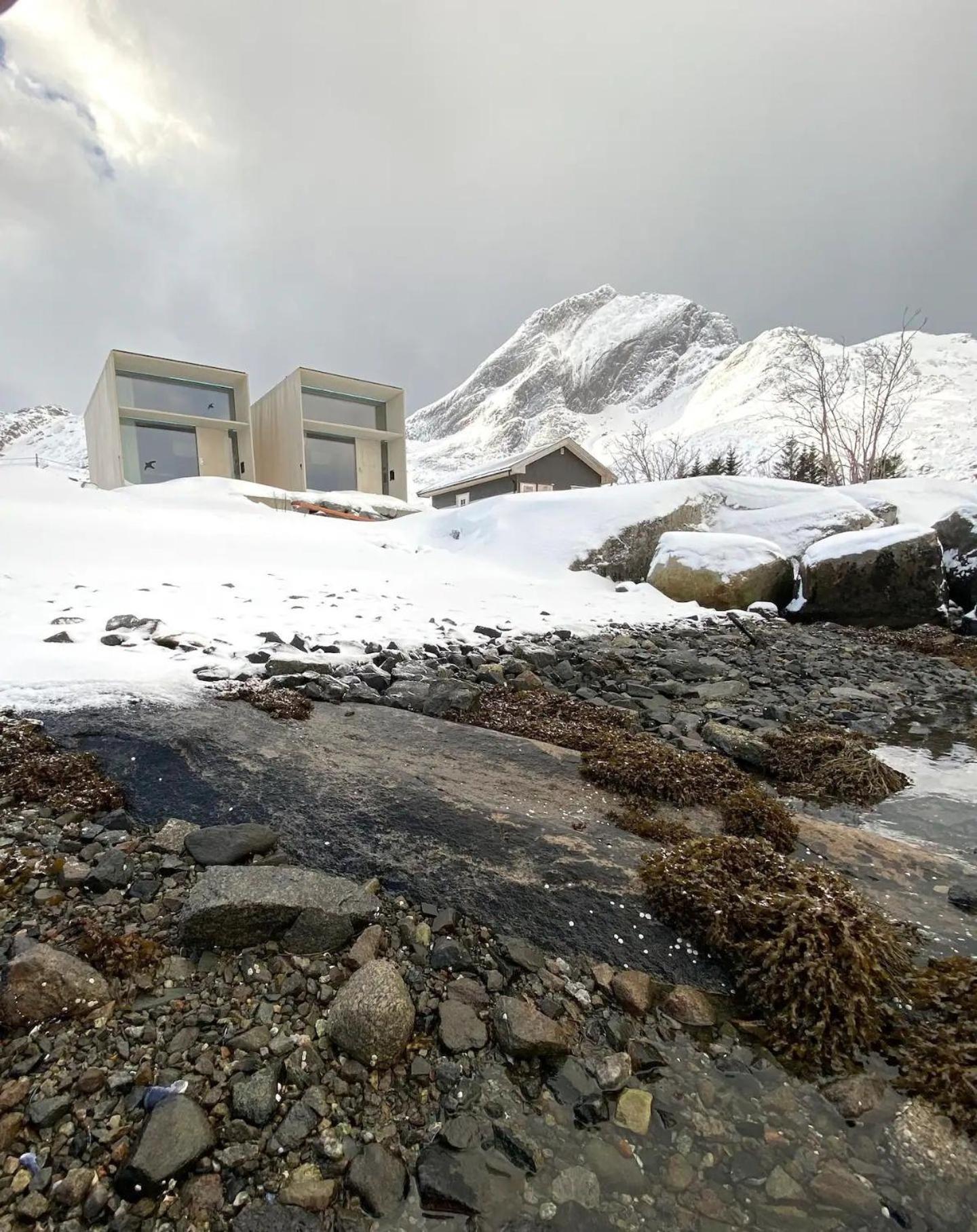 Oceanview Mini-House - Stunning Views Apartment Ramberg Bagian luar foto