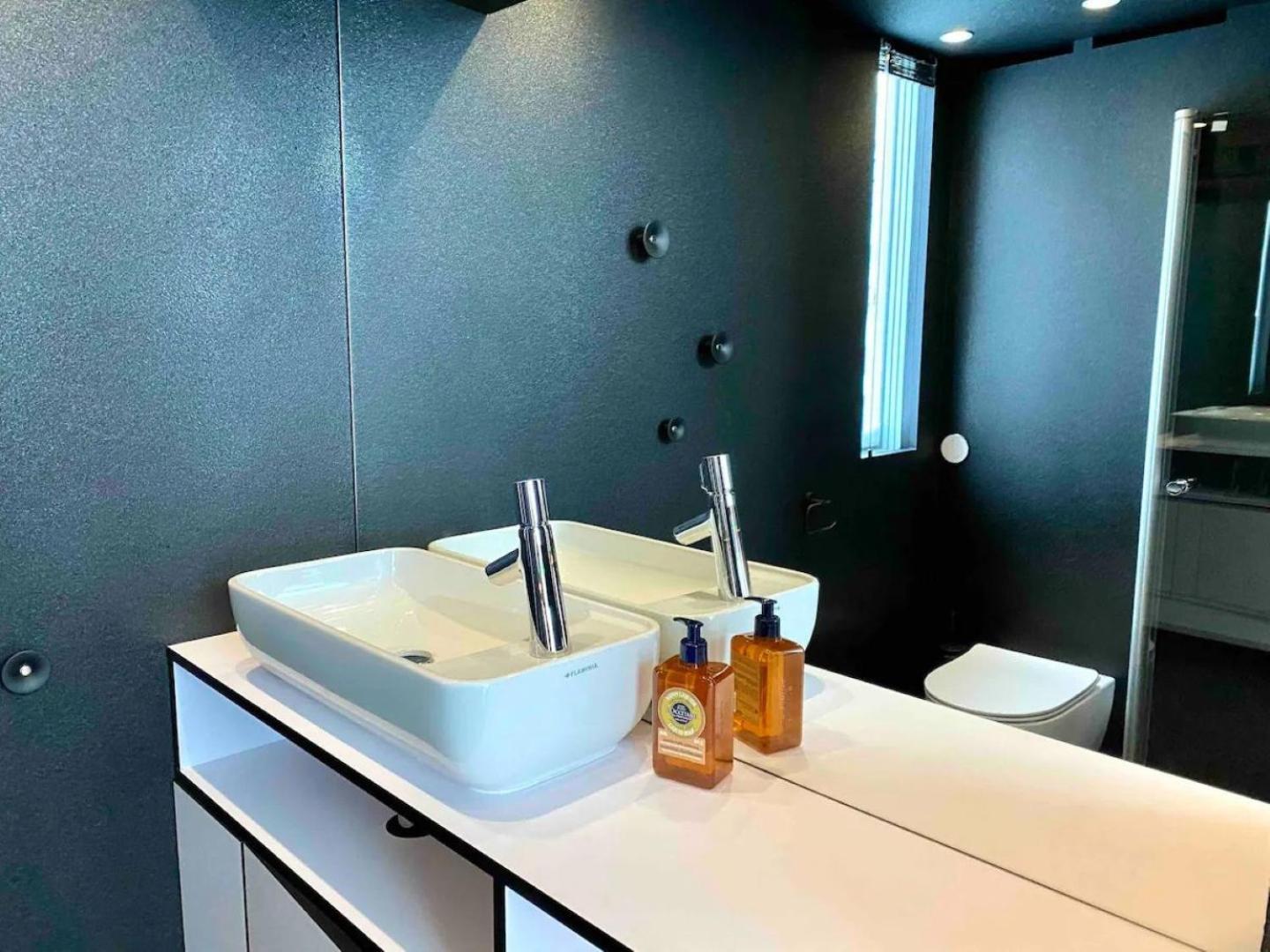 Oceanview Mini-House - Stunning Views Apartment Ramberg Bagian luar foto