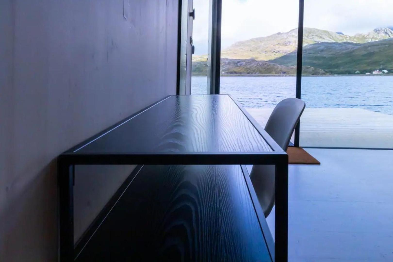 Oceanview Mini-House - Stunning Views Apartment Ramberg Bagian luar foto