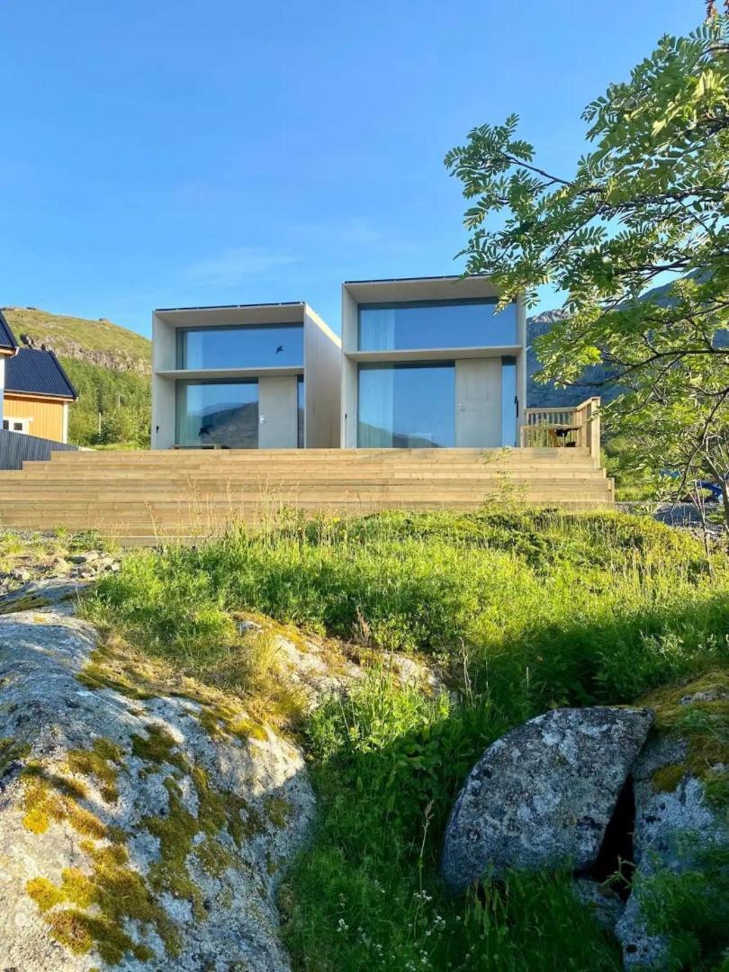 Oceanview Mini-House - Stunning Views Apartment Ramberg Bagian luar foto