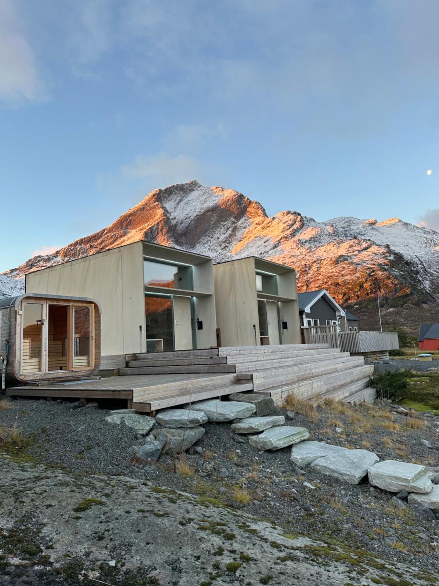 Oceanview Mini-House - Stunning Views Apartment Ramberg Bagian luar foto